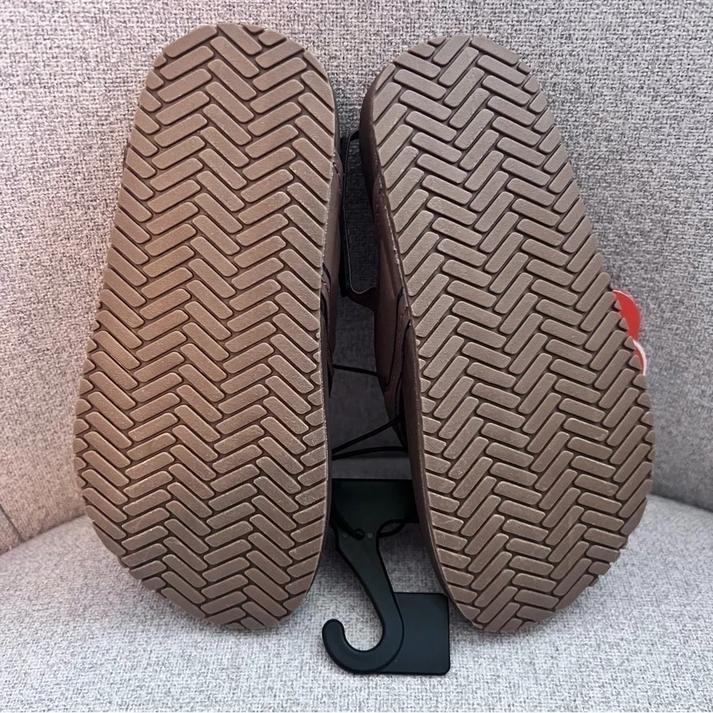 NWT Wonder Nation boys brown flip flop sandals with ankle strap size 9/10